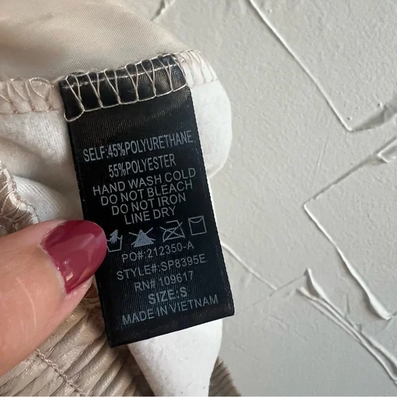 21 Saints Women's Faux leather Cream High Rise Ankle Jogger Pants Size S - Picture 8 of 8